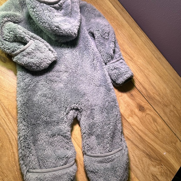 Nike Kids Fuzzy Gray Matching Set - Picture 5 of 9